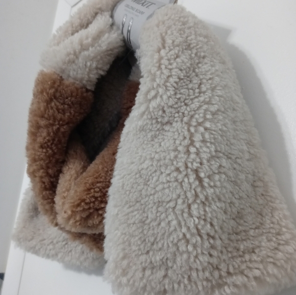 MIXIT BY JCPENNEY 2 TONE BEIGE FAUX FUR OBLONG SHERPA SNUGGLE SOFT SCARF NEW - Picture 2 of 7